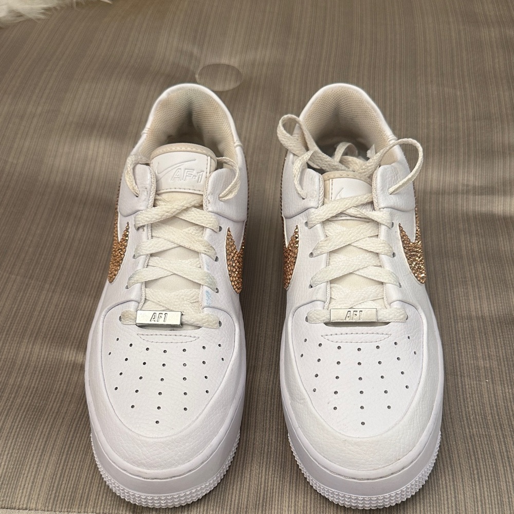 Nike Air AF-1 White sneakers with Rose Gold Swarovski’s crystal on Nike emblem - Picture 2 of 5